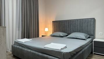 4 bedrooms, iron/ironing board, WiFi, bed sheets