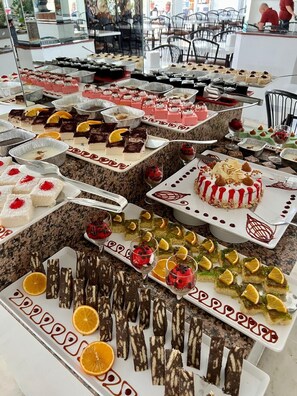 Free daily buffet breakfast
