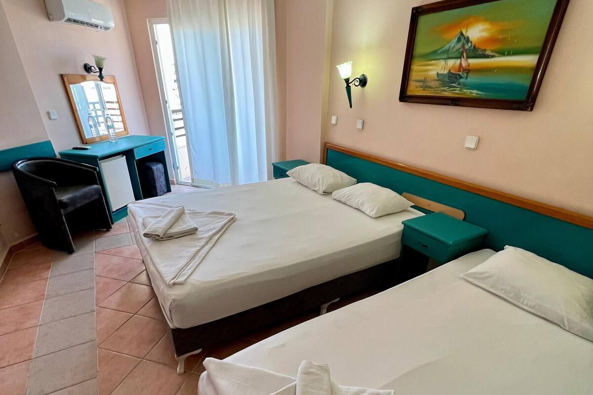 Ropa de cama de alta calidad, minibar, escritorio y ropa de cama