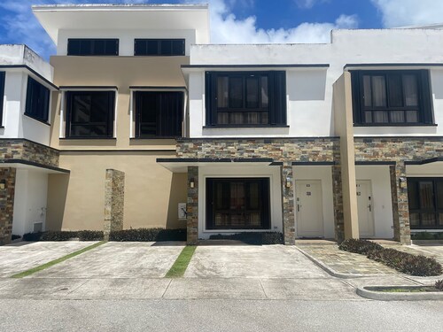 [STVR Unit Certificate Number : 2025-003] - RuRu Haus 
Spacious,Cozy Entire Haus