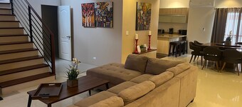 [STVR Unit Certificate Number : 2025-003] - RuRu Haus 
Spacious,Cozy Entire Haus