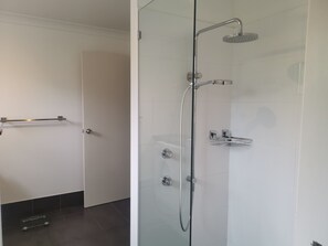 Shower, hair dryer, towels, soap - The Rural Escape - 3 Bedrooms (Boambee)