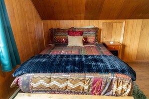 2 bedrooms, iron/ironing board, free WiFi, bed sheets - Cozy Creekside Cottage- In Town - Pet Friendly (Red Lodge)