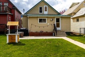 Exterior - Cozy Creekside Cottage- In Town - Pet Friendly (Red Lodge)