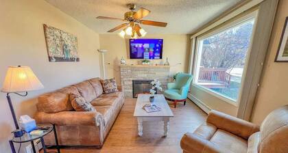 Cozy Creekside Cottage- In Town - Pet Friendly