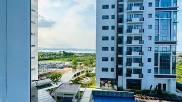 Hồ bơi ngoài trời