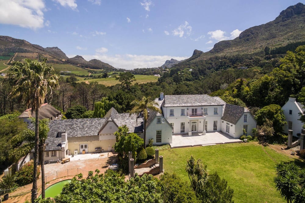 Akamah Estate