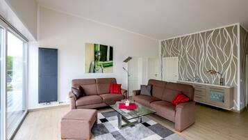 Condo | Living area | Flat-screen TV, heated floors