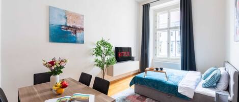 3 bedrooms, iron/ironing board, WiFi, bed sheets