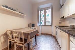 Full-sized fridge, cookware/dishes/utensils