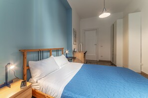 Basic-Zimmer | 1 Schlafzimmer, hochwertige Bettwaren, Schreibtisch