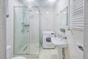 Studio | Bathroom