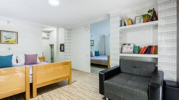 Apartemen | Setrika/meja setrika, Wi-Fi gratis, dan seprai linen