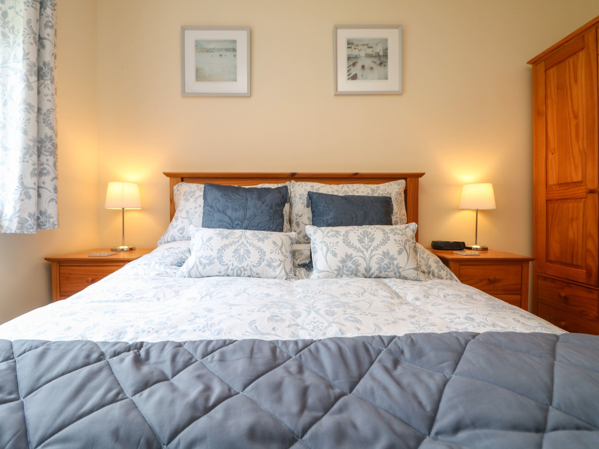 3 habitaciones, decoración personalizada y muebles diferentes 