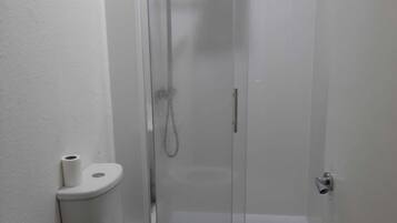 Superior Twin Room, 2 Single Beds | Bathroom