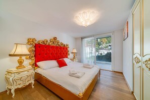 3 camere, una scrivania, ferro/asse da stiro, culla da viaggio