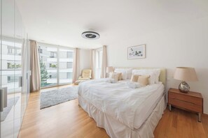 3 bedrooms, desk, iron/ironing board, travel crib