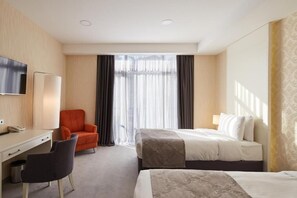 3 dormitoris, planxa i posts de planxar, wifi i roba de llit