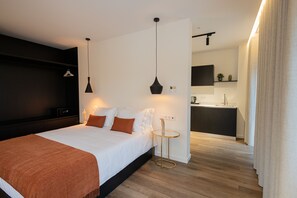 Deluxe Double or Twin Room | Blackout drapes, soundproofing, free WiFi - Watts House (Seia)