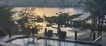 Mansão com com piscina e incrivel para o Mar e cidade de Itapema.