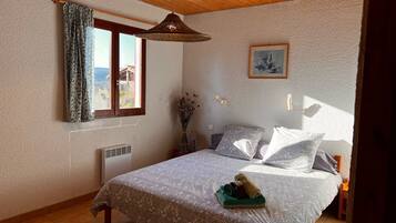 9 slaapkamers, een strijkplank/strijkijzer, wifi, beddengoed