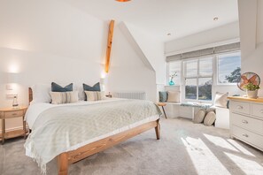 3 chambres, fer et planche à repasser, Wi-Fi, draps fournis