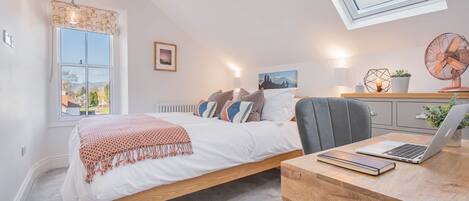 3 chambres, fer et planche à repasser, Wi-Fi, draps fournis