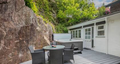 Rockwood- Grasmere, family cottage with Hot tub!
