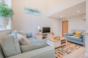 Télévision, cheminée