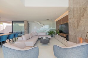 Smart TV, fireplace, video games