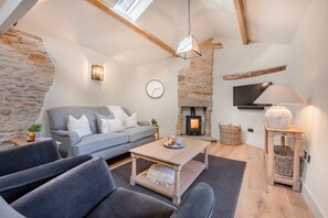 TV, fireplace, stereo