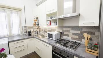 Frigorifero, microonde, forno, lavastoviglie