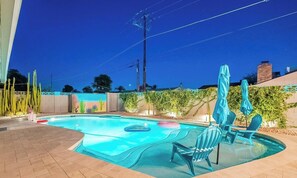 A heated pool - Ultimate 4bd Old Town Home with Heated Pool (Scottsdale)