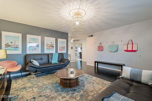 Smart TV, fireplace, books - Ultimate 4bd Old Town Home with Heated Pool (Scottsdale)