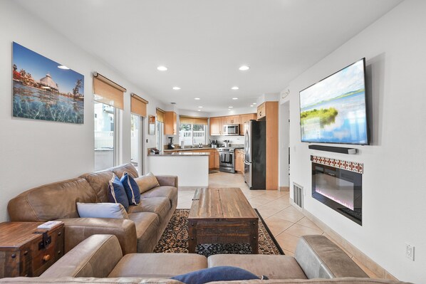 Smart TV, fireplace