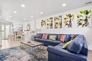 Smart TV - Sail Bay Dream | Rooftop Patio, Bay Views, AC, Garage, Pinball, Paddle Boards + Bikes (San Diego)