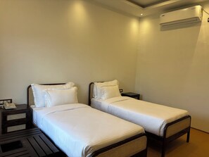 Premium bedding, down comforters, pillowtop beds, minibar - Kashi Anandam Spiritual & Wellness Vedic Village (Varanasi)