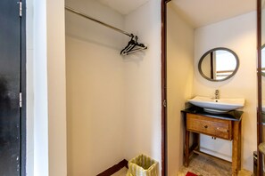 Dusche, Haartrockner, Bidet, Handtücher