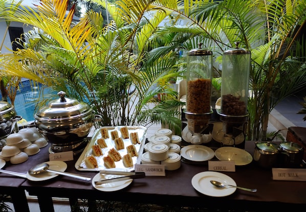 Petit déjeuner buffet (500 INR par personne)