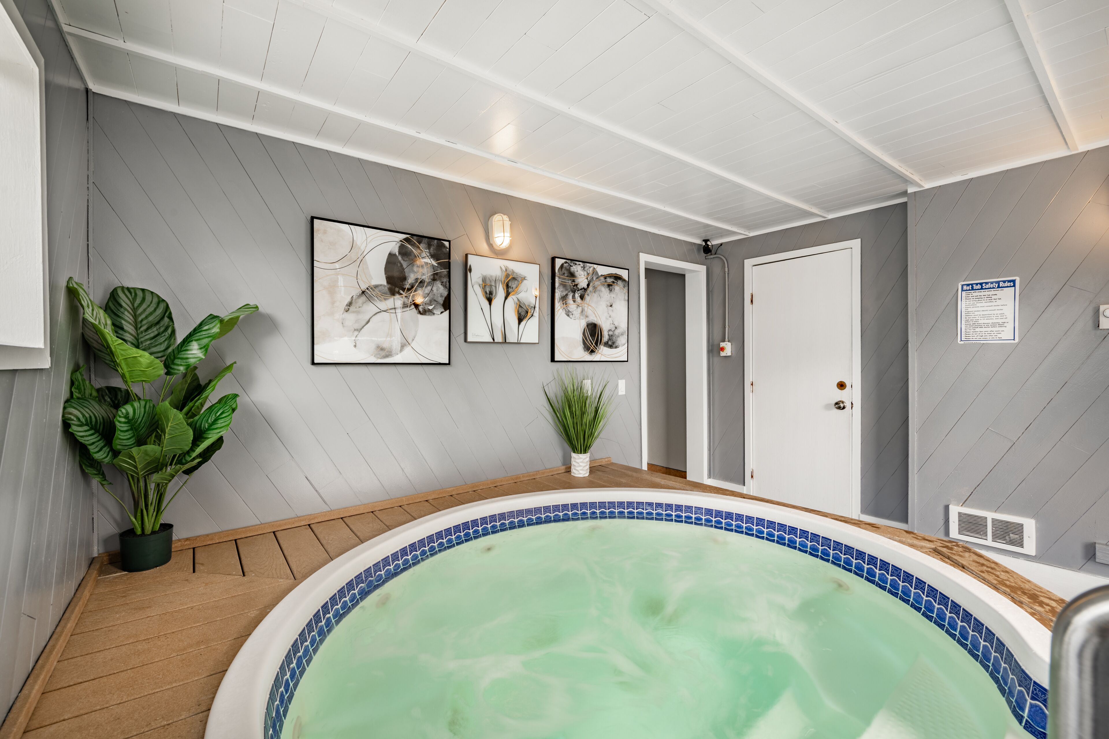 Comfortable Condo with Summer Outdoor Pool