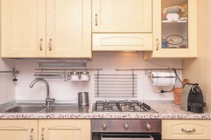 อพาร์ทเมนท์สำหรับครอบครัว, หลายห้องนอน (Giotto In Sardegna With Shared Pool) | ครัวส่วนตัว | เตาประกอบอาหาร, เครื่องชงกาแฟ/ชา, เครื่องครัว/จาน/ช้อนส้อม