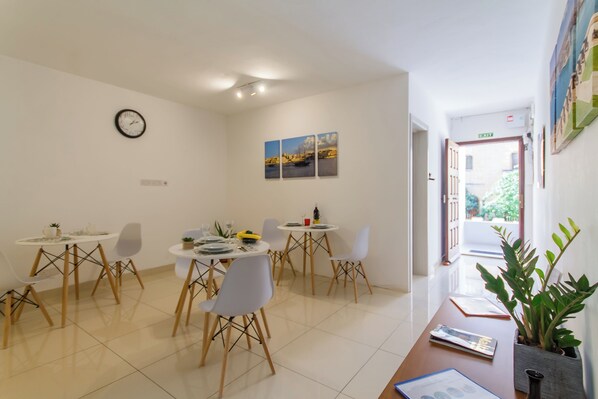 Dining - SwieqiStay room2 private bath - Paceville (Swieqi)