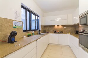 Fridge, microwave, oven, stovetop - SwieqiStay room2 private bath - Paceville (Swieqi)