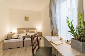 1 bedroom, iron/ironing board, free WiFi, bed sheets - SwieqiStay room2 private bath - Paceville (Swieqi)