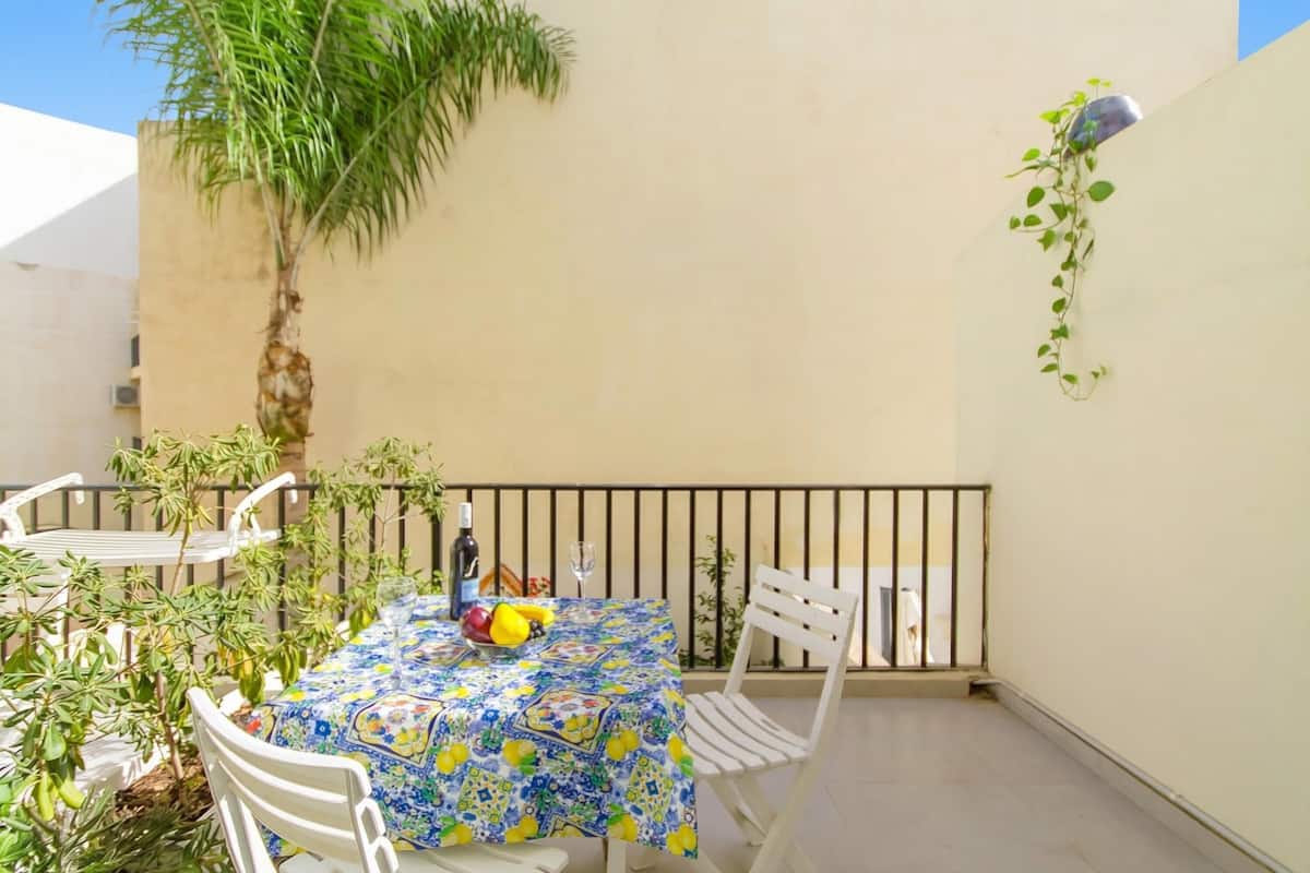 Standard Room, Multiple Bedrooms (SwieqiStay room3 private bath -) | Outdoor dining