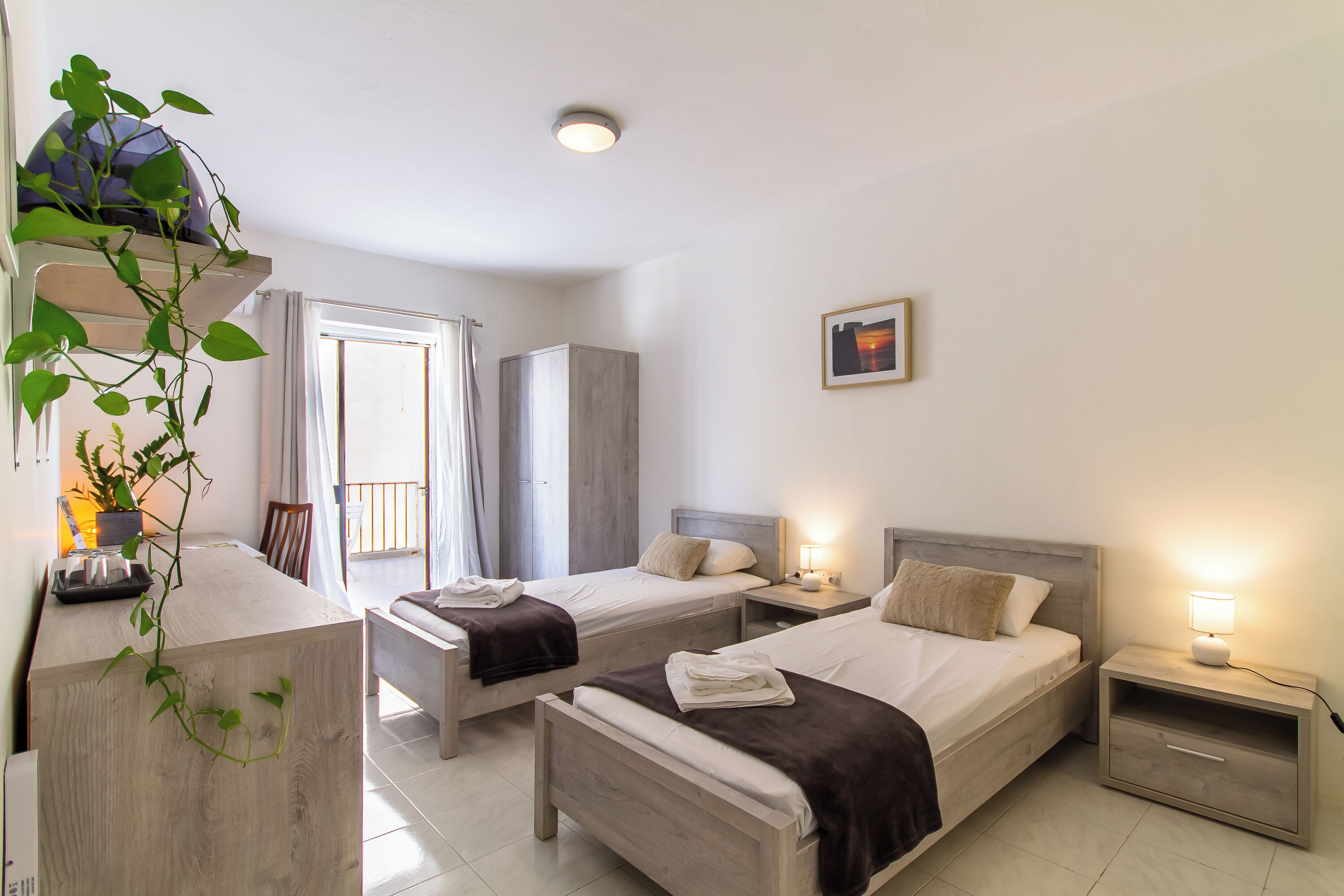 Rom – standard, flere soverom (SwieqiStay room3 private bath -) | 1 soverom, strykejern/-brett, wi-fi (inkludert) og sengetøy