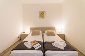 1 bedroom, iron/ironing board, free WiFi, bed sheets - SwieqiStay room2 private bath - Paceville (Swieqi)