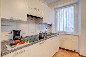 Family Apartment, 2 Bedrooms (Casa Alpino 4) | Private kitchen | Fridge, microwave, oven, stovetop