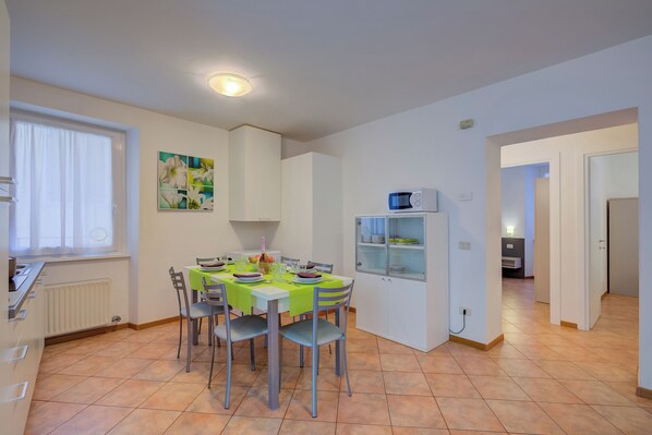 Family Apartment, 2 Bedrooms (Casa Alpino 4) | In-room dining