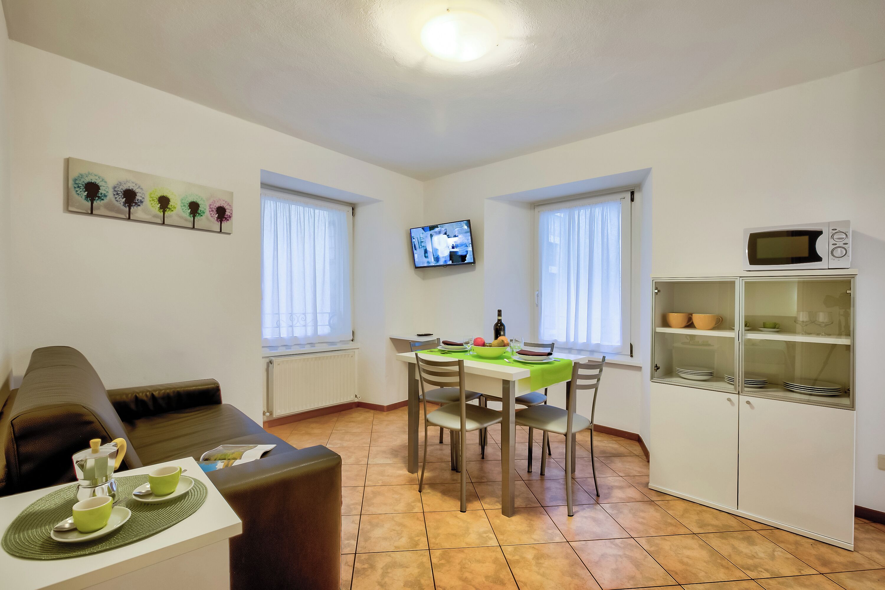 Appartement Familial, plusieurs chambres (Casa Alpino 1) | Coin séjour | Télévision à écran plat de 21 pouces avec chaînes par satellite